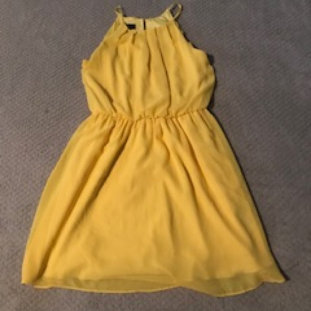 Flowy yellow formal dress